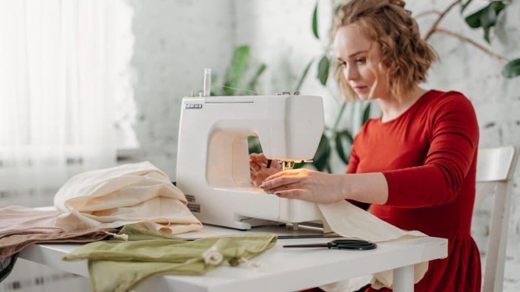 Sewing machines for sewing beginners to use at home