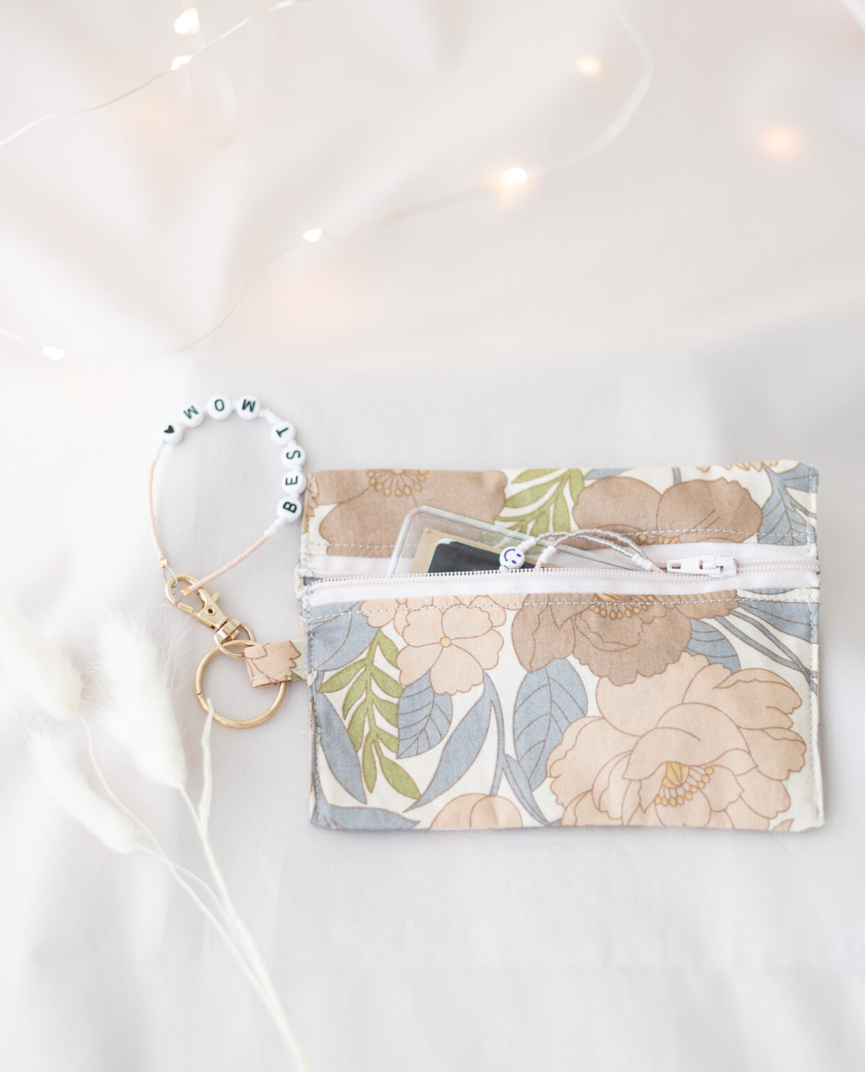 DIY Small Zipper Pouch - Free PDF Sewing Pattern • Make it Yours